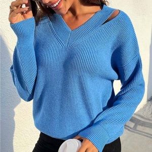 Blue shoulder slit sweater Size Medium